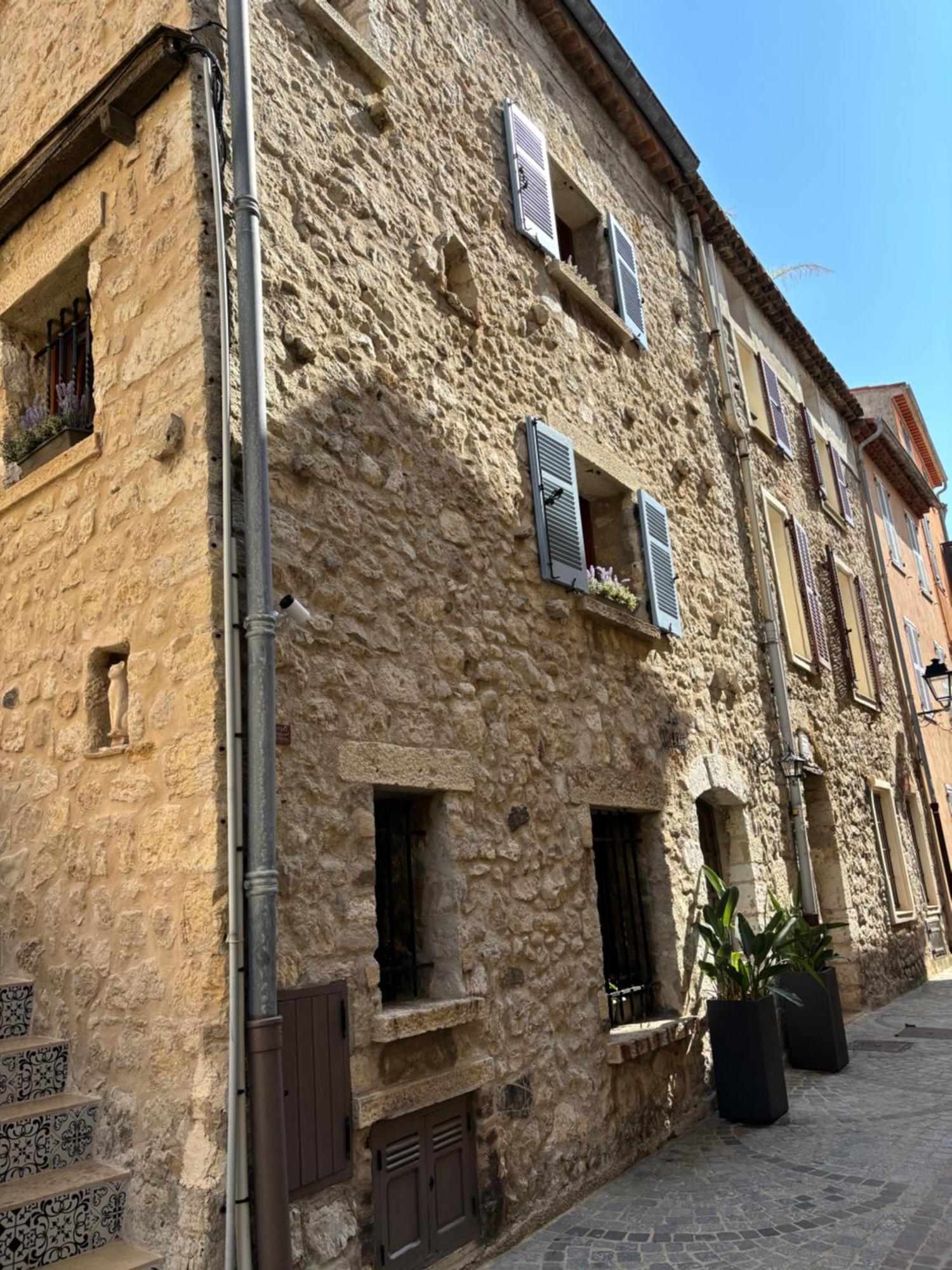 La Pablita, Vieil Antibes, Remparts